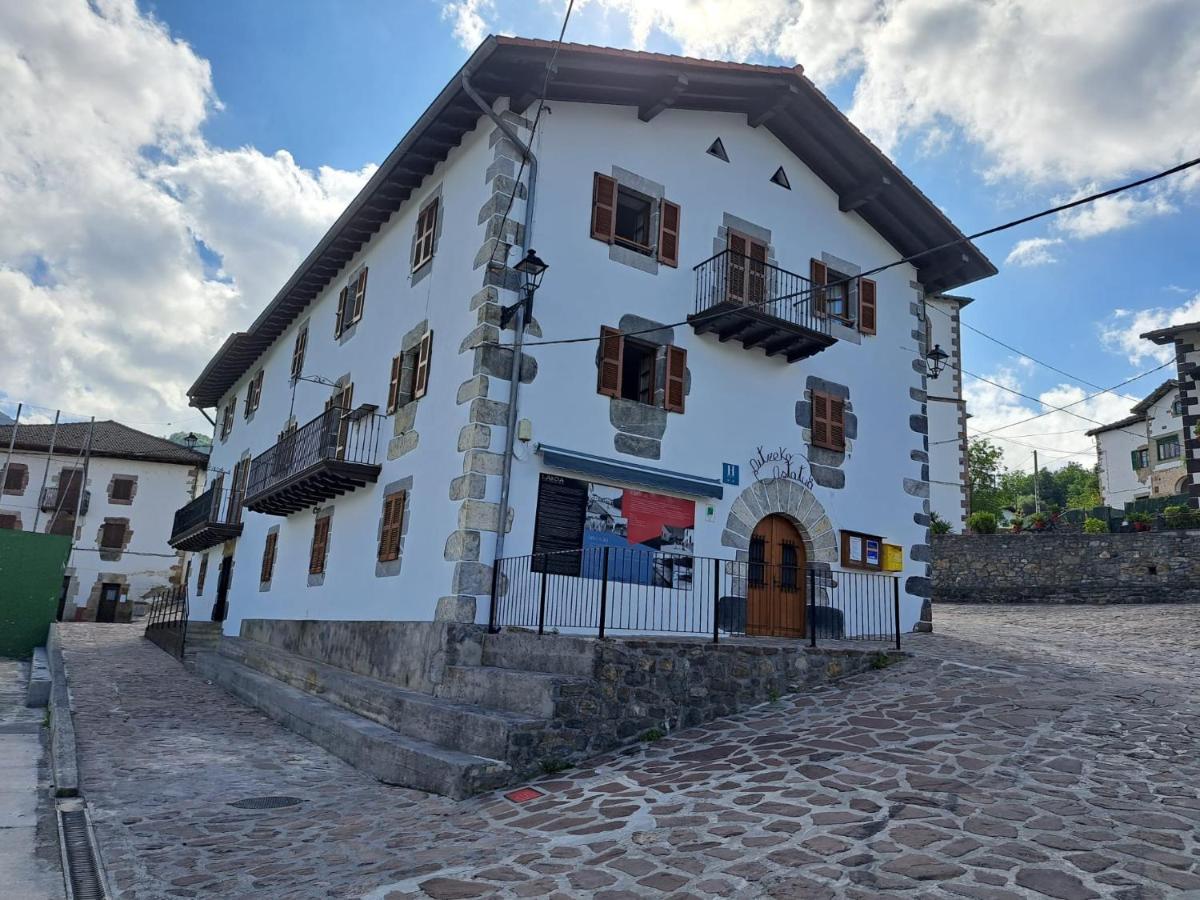 Posada De Oitz Oiz Bagian luar foto
