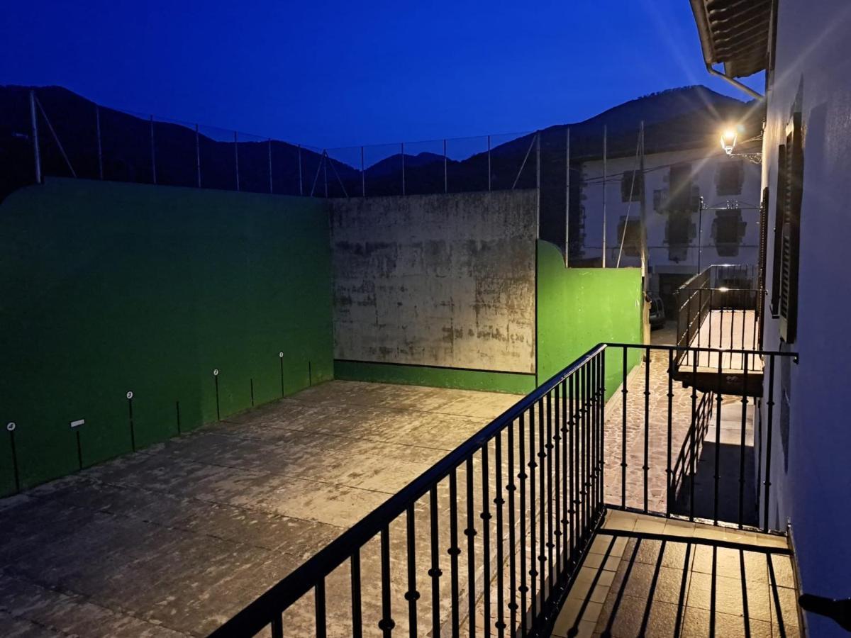 Posada De Oitz Oiz Bagian luar foto